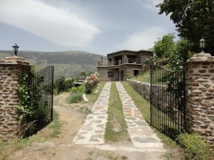 Cortijo driveway